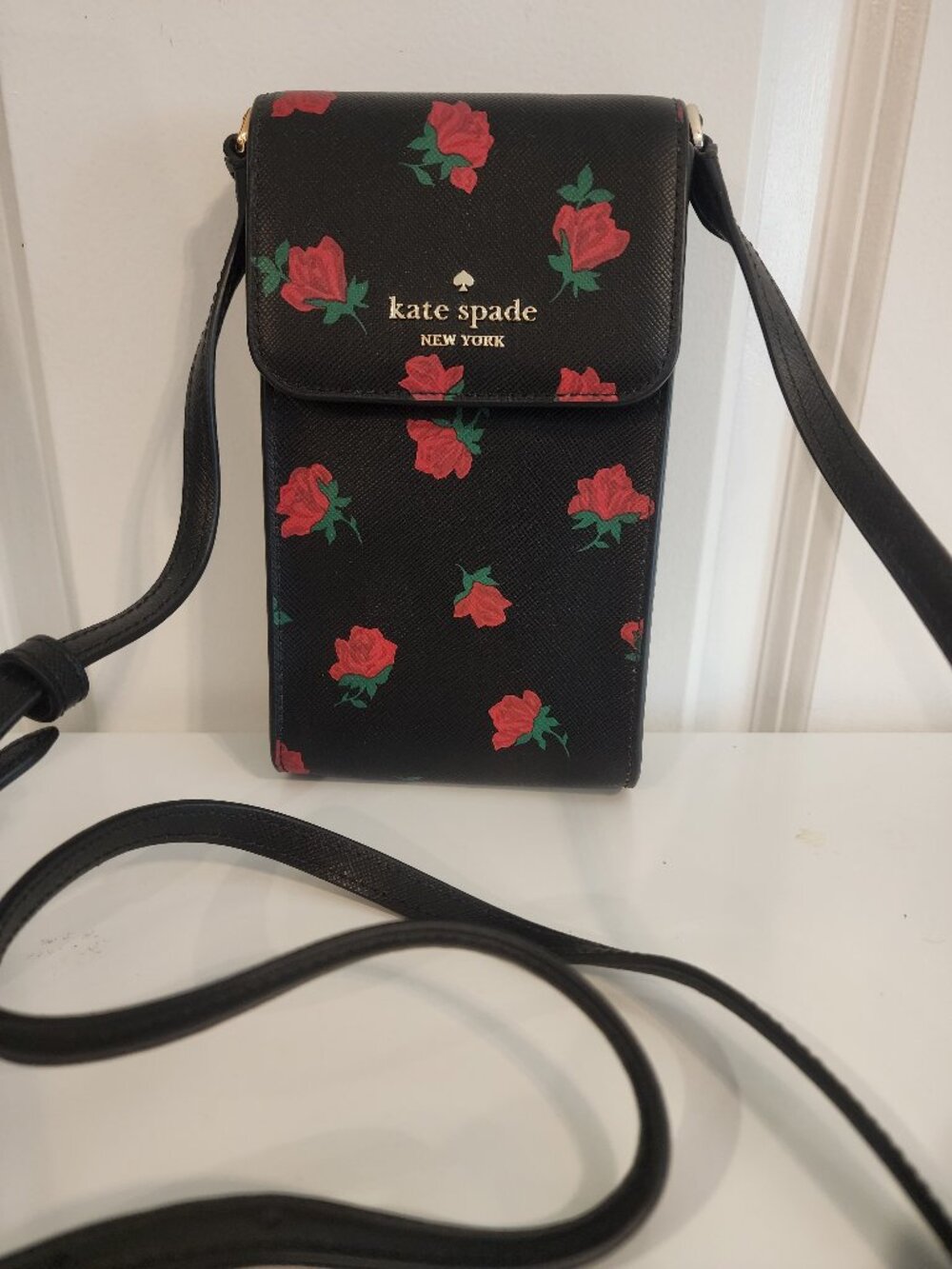 Kate Spade Madison Rose Toss Phone Crossbody Black Red Floral